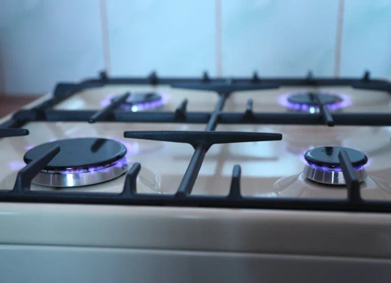 bou_dee-gas-stove-2728100 (1) Pro Appliance Repair gas stove repair services for a four-burner cooktop with blue flames in San Antonio.